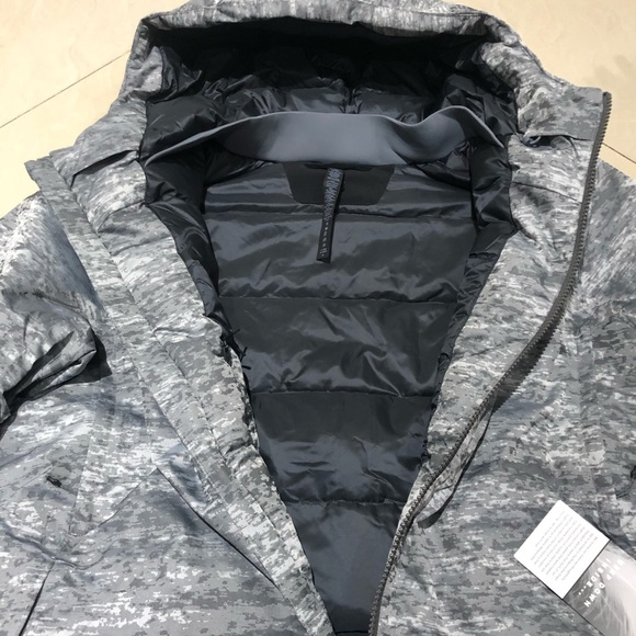 NWT Lululemon Pinnacle Warmth Jacket $398-Size L - Picture 5 of 9